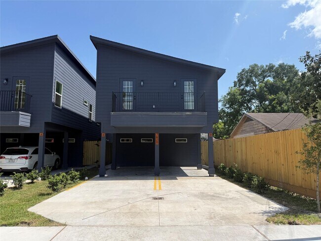 Building Photo - 7428 Laura Koppe Rd Unit B