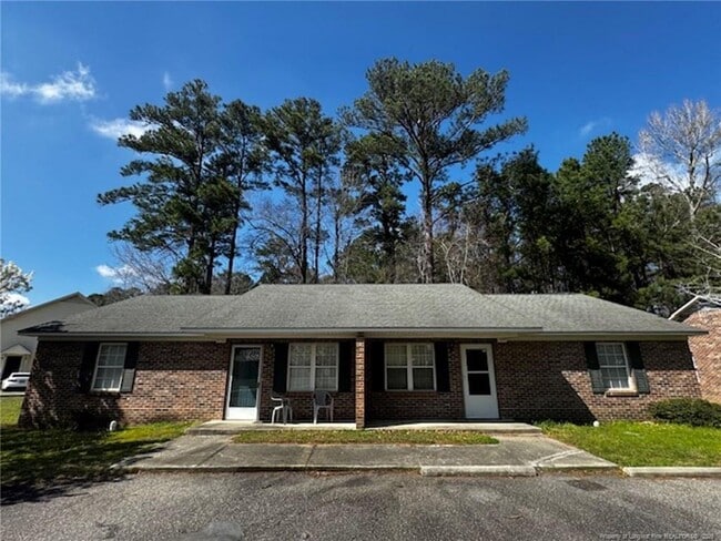 Building Photo - 2411 Oak St