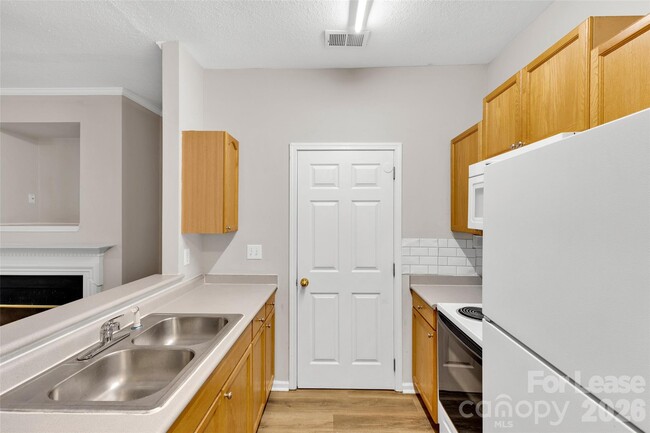 6349 Mallard View Ln