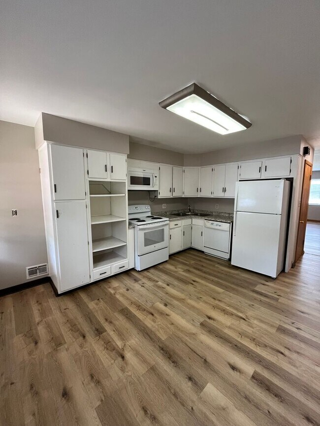 Photo - 2924-2926 Mt Holyoke Road Unit 2924 Mt Holyoke Road