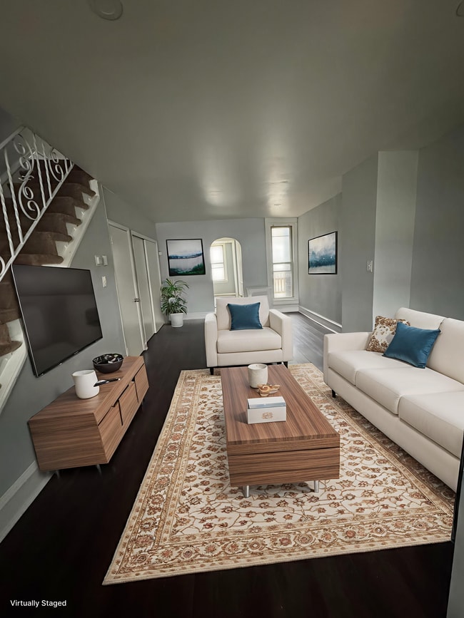 Photo - 841 Bridge St