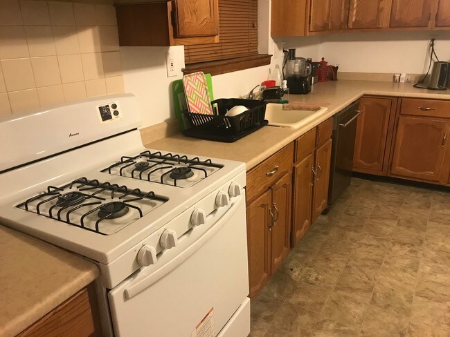 2405 Trafalgar Square
