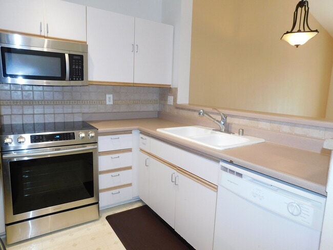 Photo - Pet Friendly Condo / 2 Bedroom 2 Bath with 2 Parking at Streamside at Launani Valley