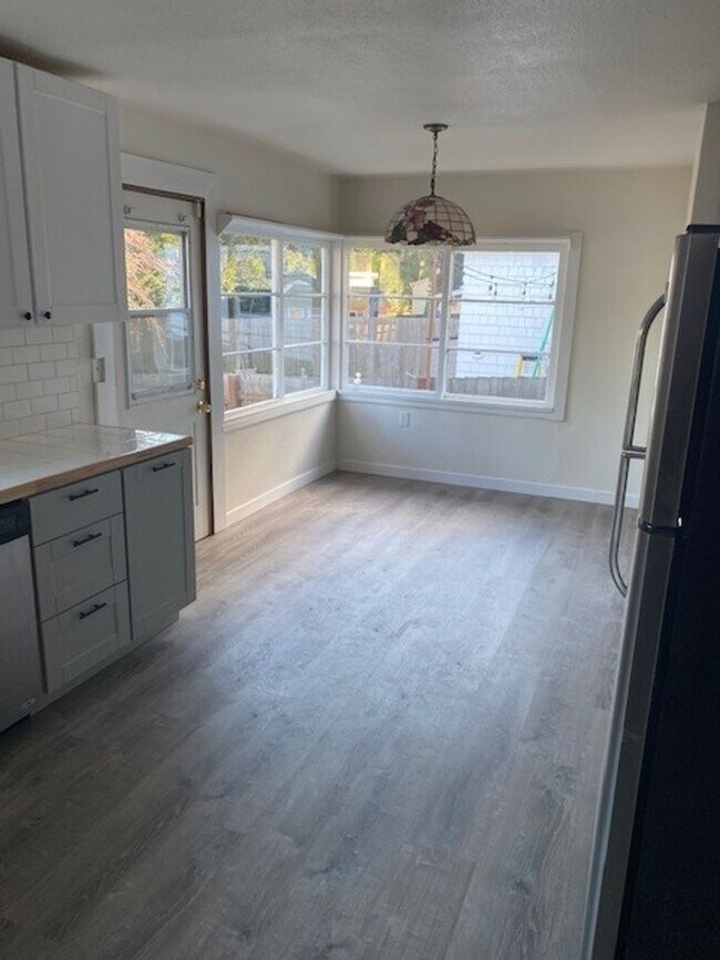 Photo - Charming Central Tacoma Home- Pet Friendly!