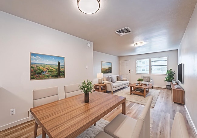 Building Photo - 1421 Anita St