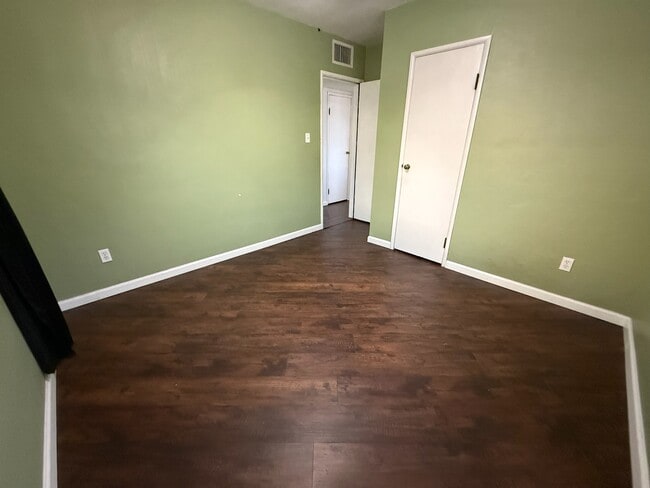 Photo - 1634 E 12th St