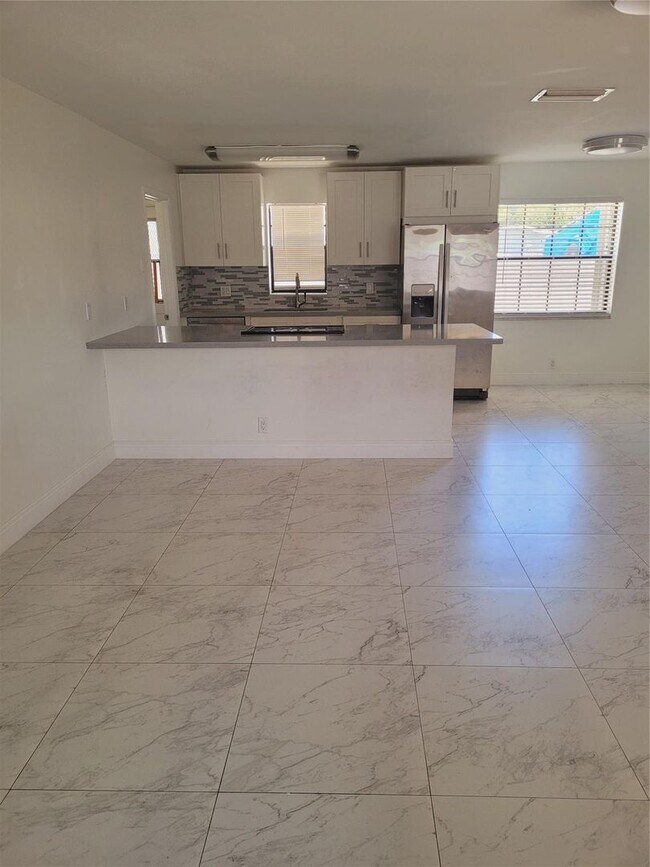 Photo - 770 NE 38th St