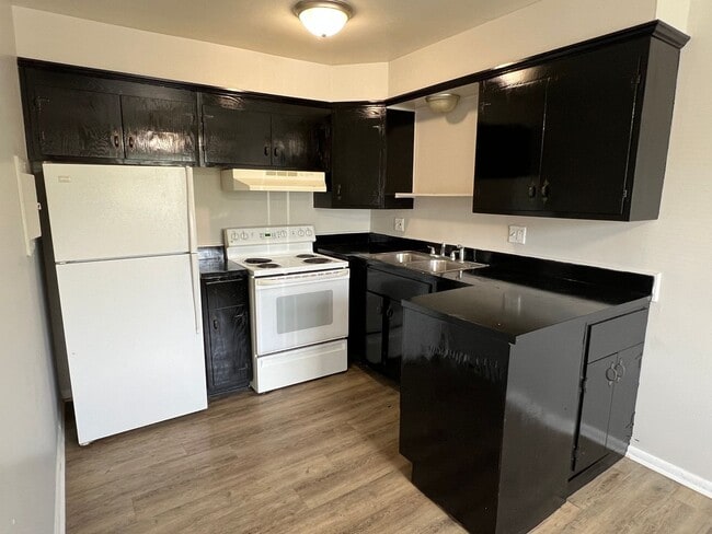 Photo - Warren Park 2 Bedroom Apartment Unit 9128 E 10th St- 4