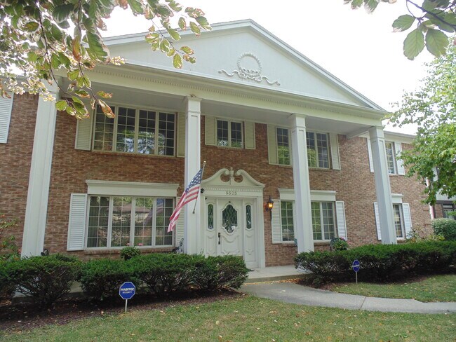Front entrance - 5525 Glenridge Dr Unit 1