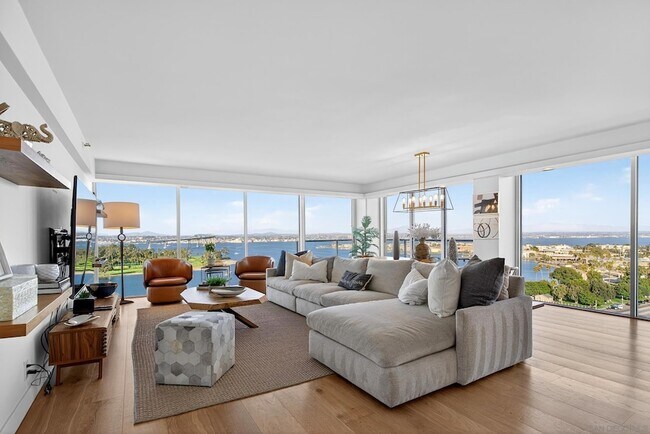 Building Photo - 1810 Avenida Del Mundo Unit 1503 Rental