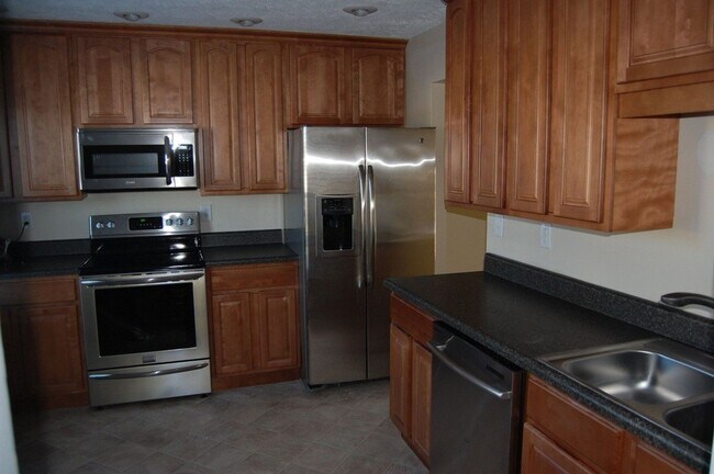 Photo - 3 Bedroom 1 full and 2 half bath Townhouse