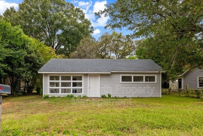 Photo - 341 Chisholm St