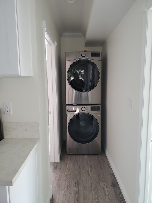 Photo - 5306 Romaine Street