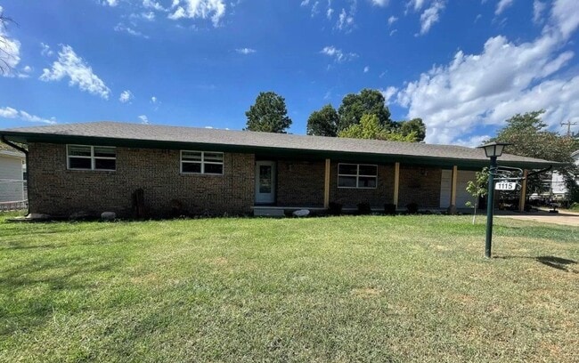 Building Photo - 1115 University Blvd