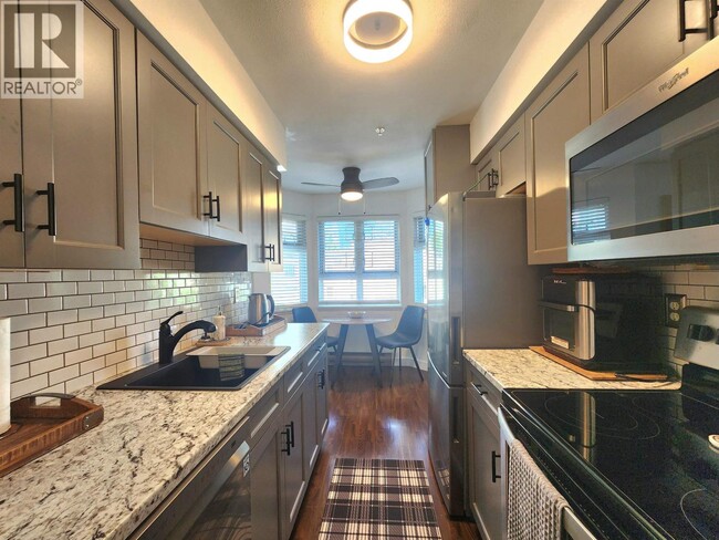 Photo - 921 Thurlow St Unit 204