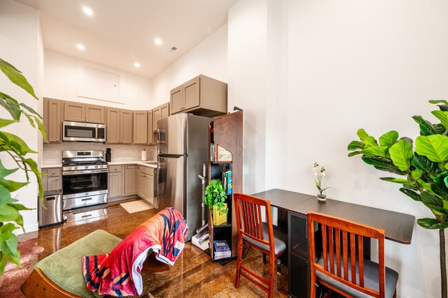 Photo - 519 N Gould St