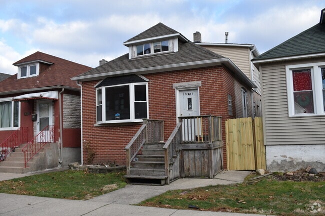 Building Photo - 13221 S Buffalo Ave Rental