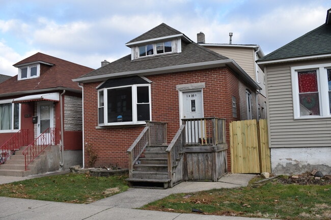 Photo - 13221 S Buffalo Ave House