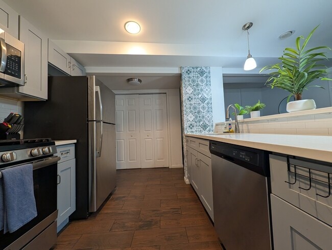 Photo - 2324 W Monroe St