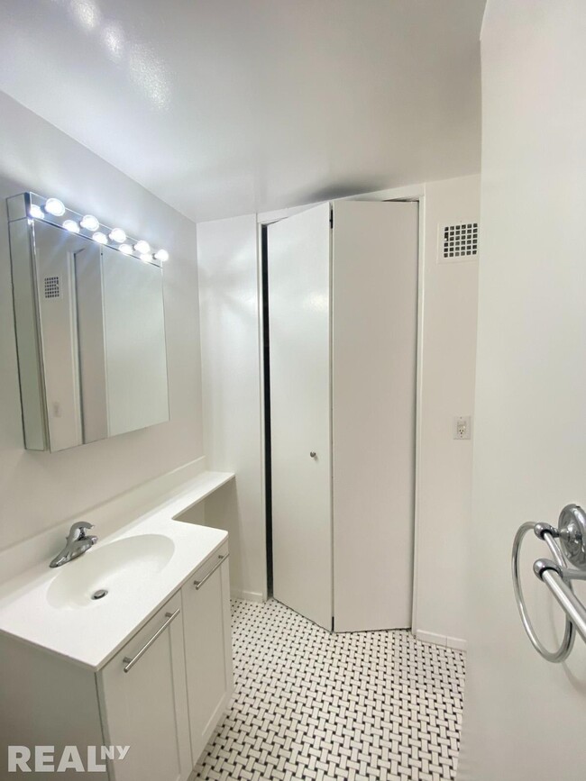 Photo - 236 E 36th St Unit 12A