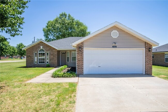 Building Photo - 610 Maplewood Dr
