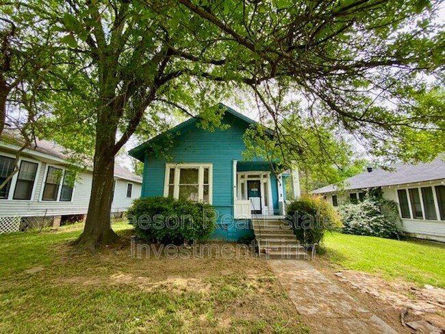 Photo - 333 Robinson Pl House