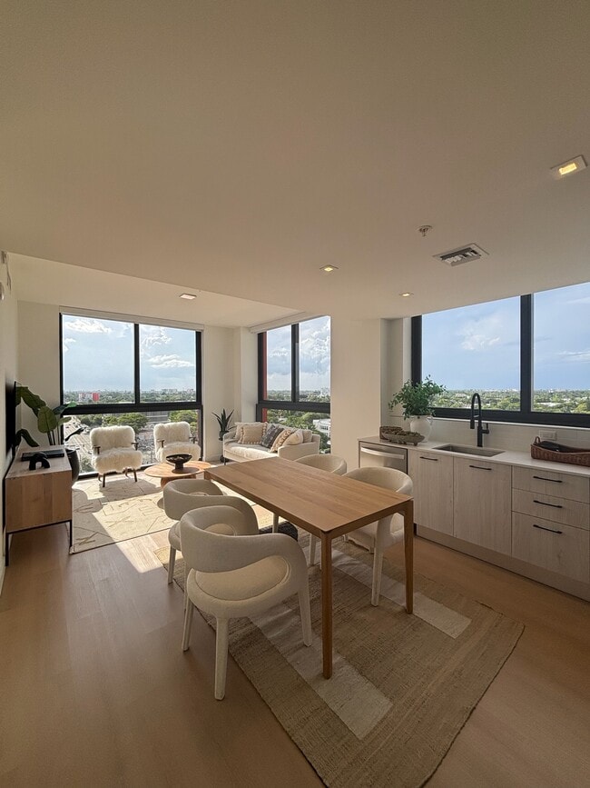 Photo - 237 NW 31st St Unidad E1