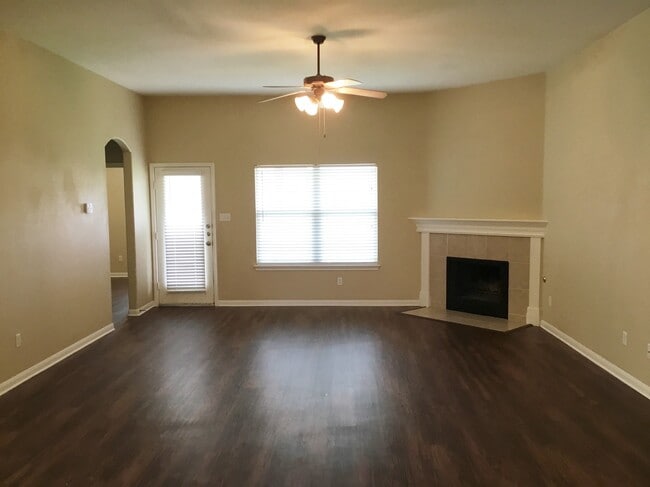 Photo - 275 Goldenrod St