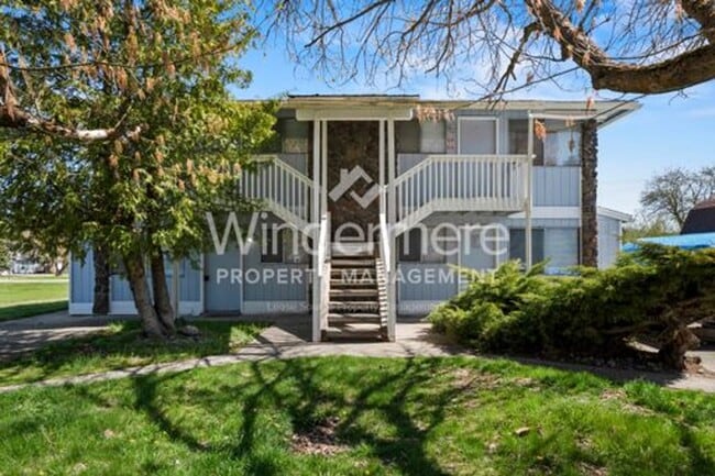 Building Photo - 3005 S Whipple Rd Unit #3