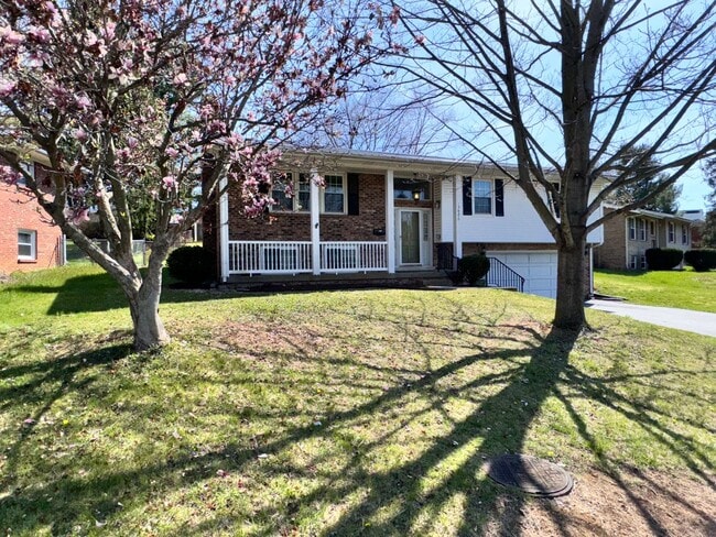 Beautiful House in Tates Creek! 4 BR, 2.5 ... - Beautiful House in Tates Creek! 4 BR, 2.5 ...