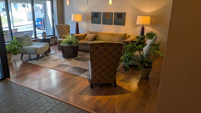 Photo - Beautuful 1 bed condo close to linden hills shopping, paths and the lakes! Unidad 202