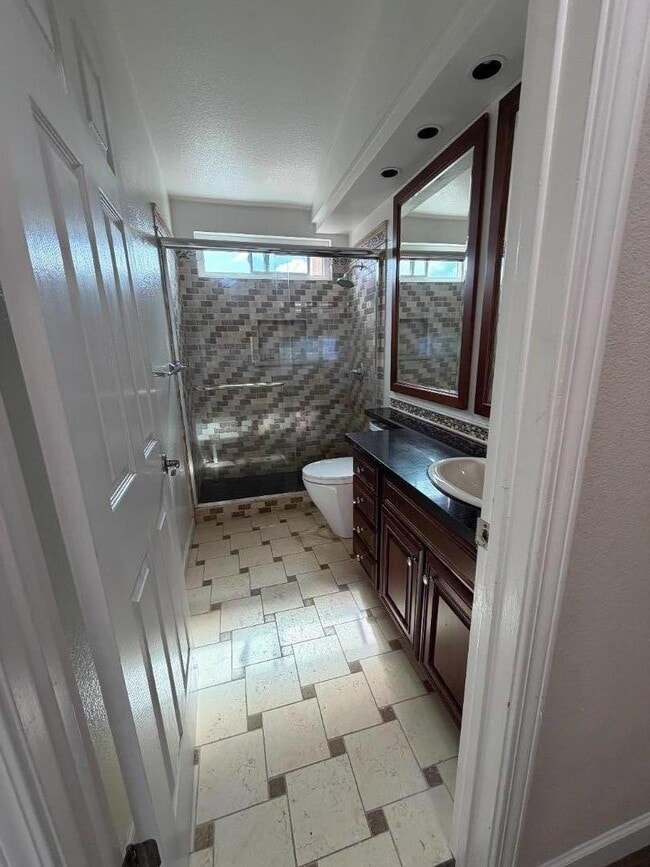 5572 Tan Oak Dr