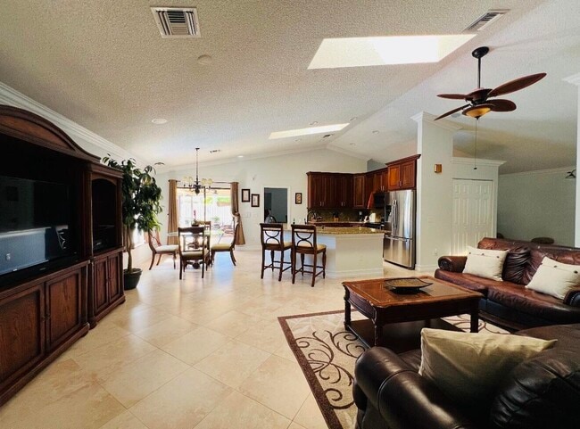 Photo - 1873 Hollyhock Rd