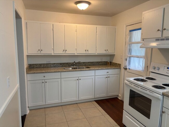 Photo - 3 BEDROOM, 1 BATH, 900 SQ FT, GAS HEAT, WINDOW AC