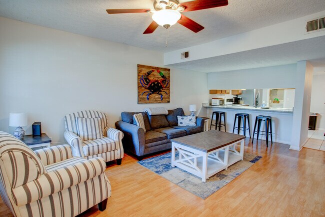 Photo - 2404 Suwanee Ln