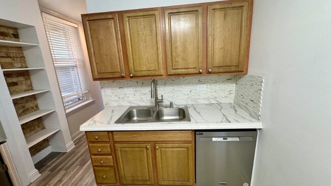 Photo - 1254 N Bosworth Ave Unit 2R