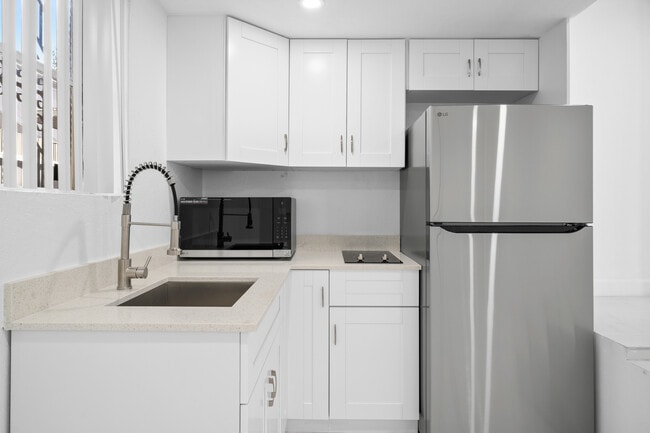 Photo - 411 SW 34th Ave Unit 2