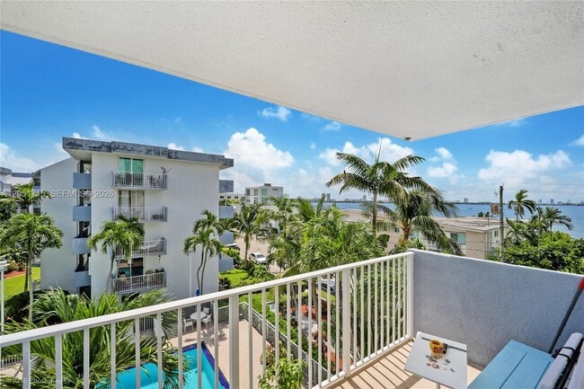 Photo - 1801 S Treasure Dr Unidad 4