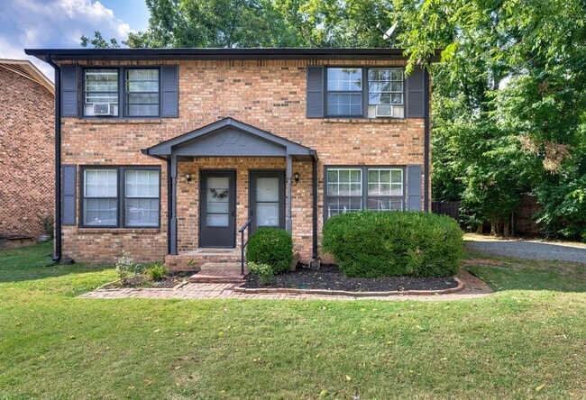 Photo - Awesome 2BE/1.5BA duplex in fantastic loca...