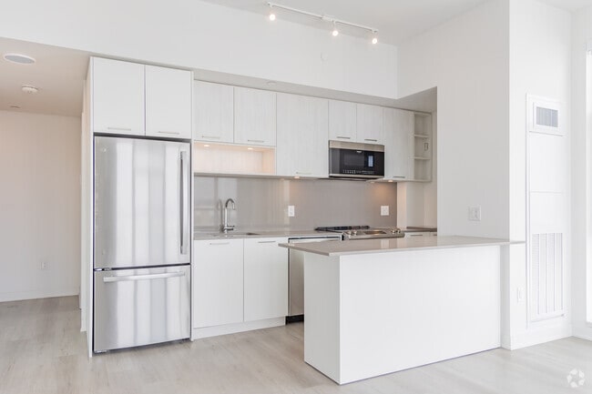 2BR, 2BA - 865SF - Kitchen