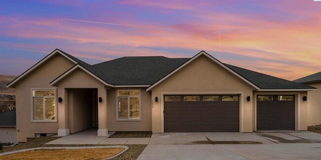 Building Photo - Stunning New Construction Five Bedroom Three Bath in South Richland!