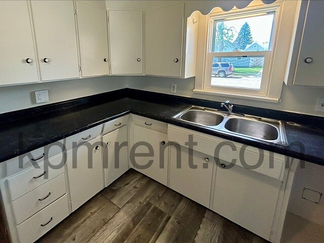 810 3rd Ave NW
