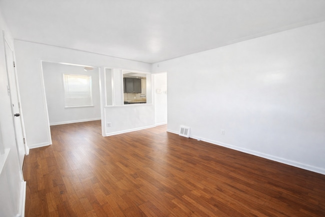 Photo - 19983 Norwood St