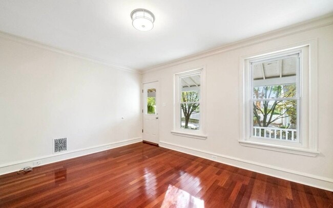 Photo - 123 W Lafayette St