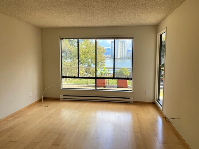 Photo - One bedroom condo with hardwood floors - W... Unidad 214