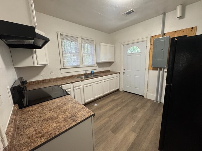 Photo - 1124 W Lincoln Ave