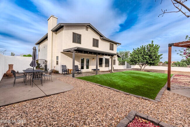 4641 N Paseo De Los Cerritos