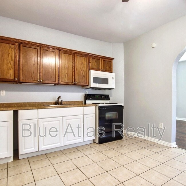 Photo - 2937 S Adams St