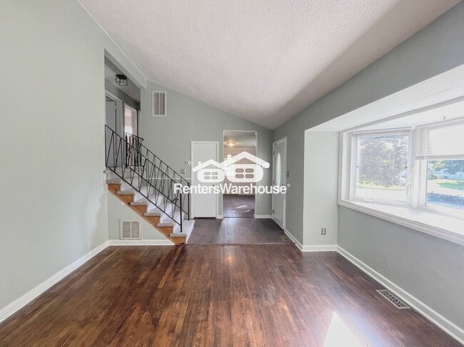 Photo - 4960 Clover St