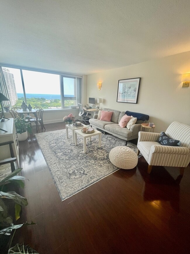 2728 N Hampden Ct Condo For Rent in Chicago, IL